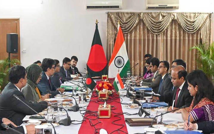 পদ্মায় ঢাকা-দিল্লি পররাষ্ট্রসচিব পর্যায়ের বৈঠক চলছে