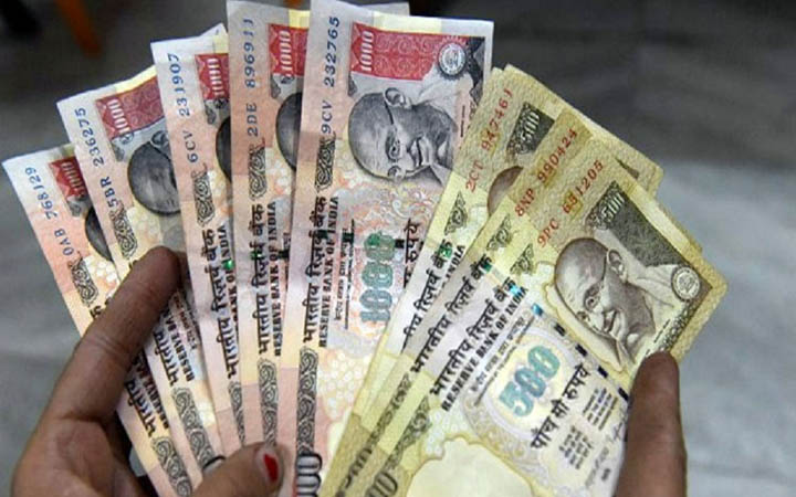 ইতিহাসের সবচেয়ে বড় দরপতন ভারতীয় রুপির