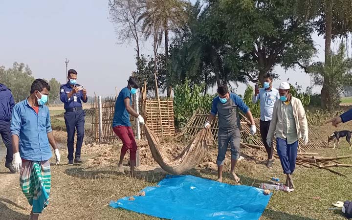সাড়ে ৪ মাস পর কবর থেকে তোলা হলো মরদেহ