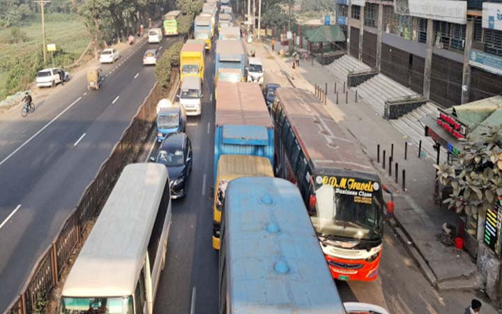 ঢাকা-চট্টগ্রাম মহাসড়কে ১৩ কিলোমিটার যানজট