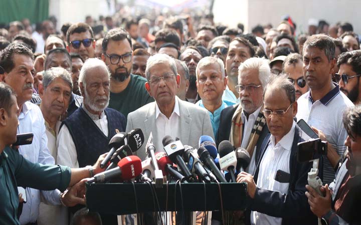 দ্রুত নির্বাচনের মধ্য দিয়ে গণতন্ত্রে ফিরে যাওয়ার ব্যবস্থা হোক: ফখরুল