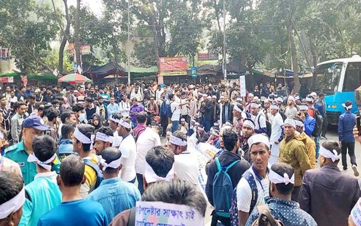 আশ্বাস না পাওয়া পর্যন্ত আন্দোলনের ঘোষণা মালয়েশিয়া গমনেচ্ছুদের