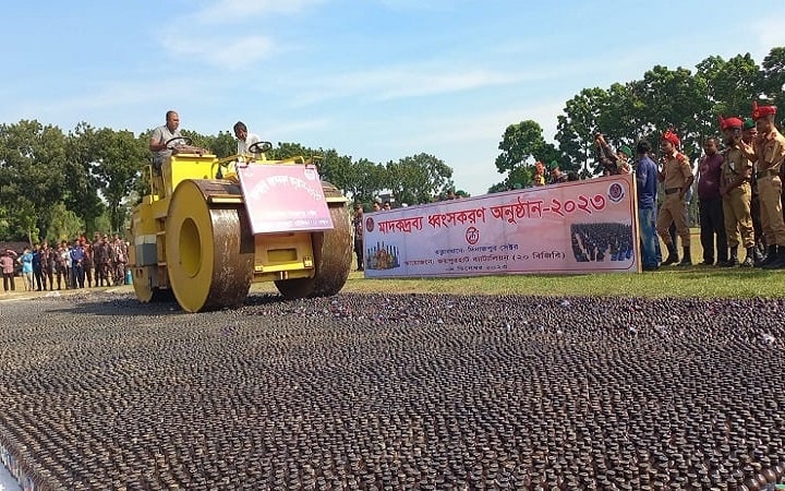 জয়পুরহাটে ১৯ কোটি টাকার মাদক ধ্বংস করল বিজিবি