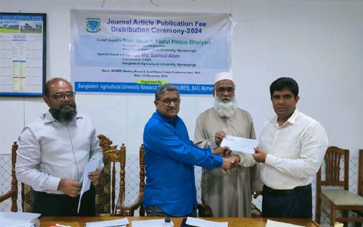 আন্তর্জাতিক জার্নালে গবেষণা প্রবন্ধ প্রকাশনায় বাকৃবির গবেষকদের প্রণোদনা প্রদান