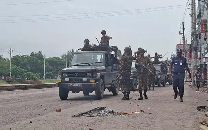 গোপালগঞ্জে যৌথবাহিনীর অভিযান, আটক ১৪