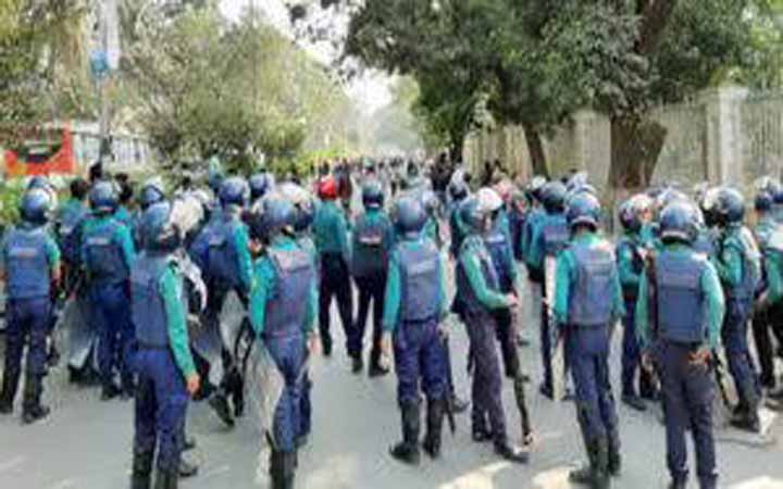 ফের নয়াপল্টনে অতিরিক্ত পুলিশ মোতায়েন