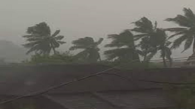 ১৭ অঞ্চলে ঝড়ের পূর্বাভাস, নদীবন্দরে সতর্ক সংকেত