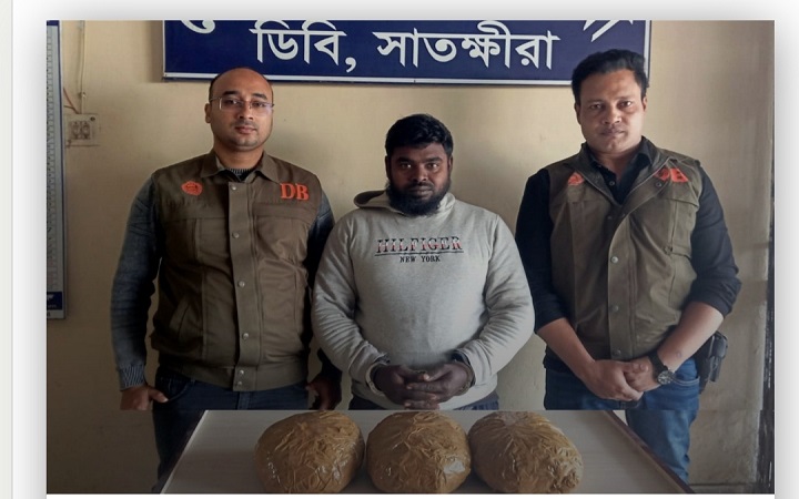 সাতক্ষীরায় ৩ কেজি গাঁজাসহ যুবক গ্রেফতার