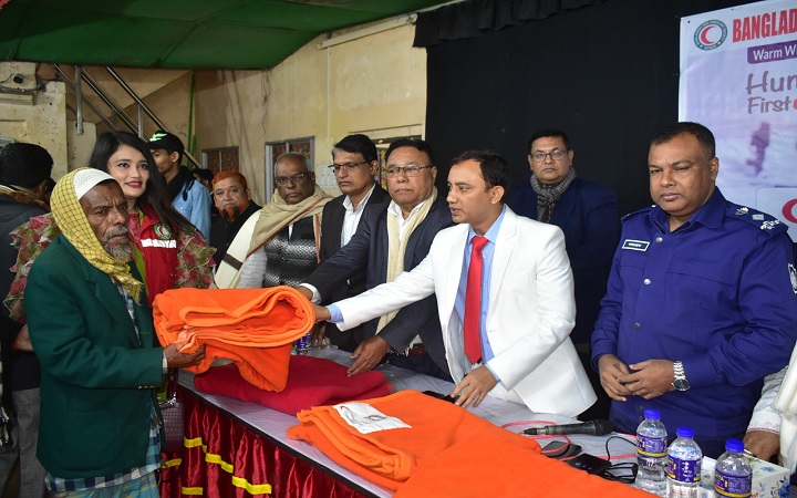 ব্রাহ্মণবাড়িয়ায় ৮০০ শীতার্তদের মাঝে কম্বল বিতরণ