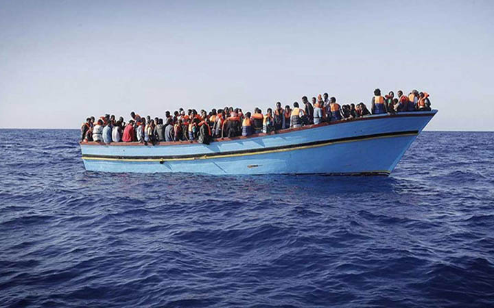 সাগরে ভাসতে ভাসতে ইন্দোনেশিয়ায় পৌঁছাল ৭৬ রোহিঙ্গা