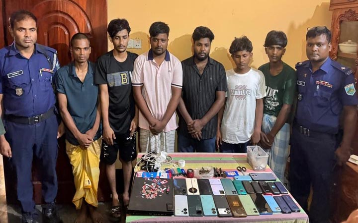 ইমো হ্যাকার চক্রের ৫ সদস্য আটক, মিলল কণ্ঠ পরিবর্তনের ডিভাইস