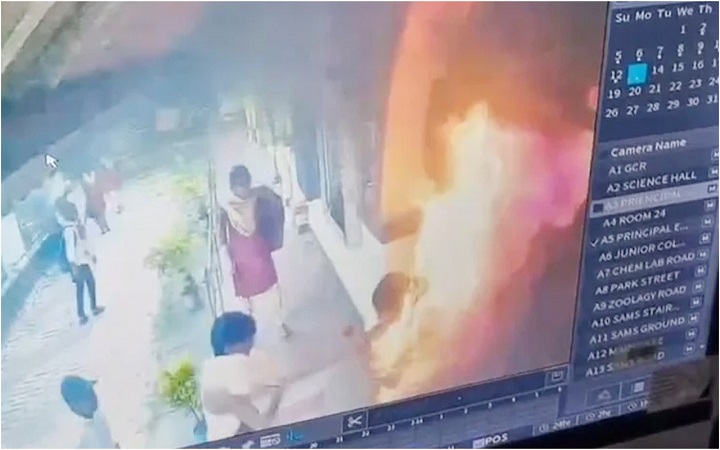 শিক্ষকের অনৈতিক দাবি, শরীরে আগুন ধরিয়ে দিলেন ছাত্রী