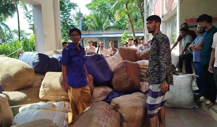 বিপুল ভারতীয় শাড়ি-থ্রিপিসসহ কাভার্ডভ্যান জব্দ, আটক ২