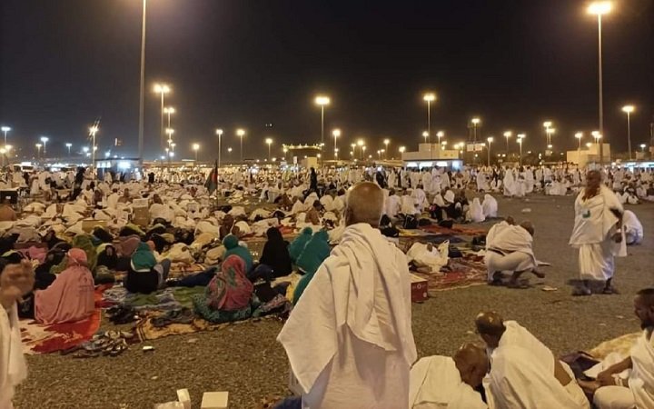 হজের মূল আনুষ্ঠানিকতা শেষ: মুজদালিফায় জড়ো হচ্ছেন হাজিরা