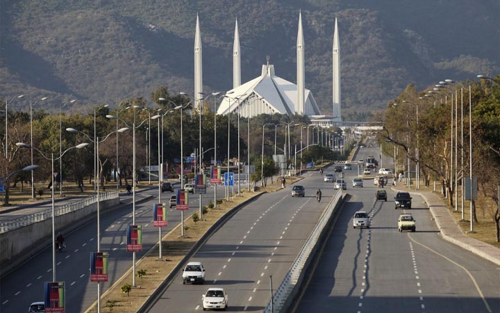 ইসলামাবাদ-পাঞ্জাবে স্কুল বন্ধ ঘোষণা, লোকজনকে ঘরে থাকার নির্দেশ
