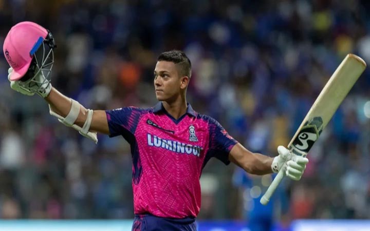 ছক্কার বিশ্বরেকর্ড গড়লেন জয়সোয়াল