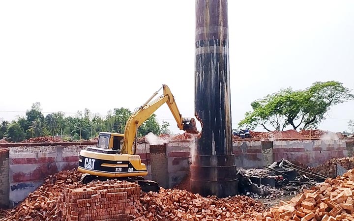 জামালপুরে দুই ইটভাটা গুঁড়িয়ে দিলো প্রশাসন, জরিমানা ২ লাখ