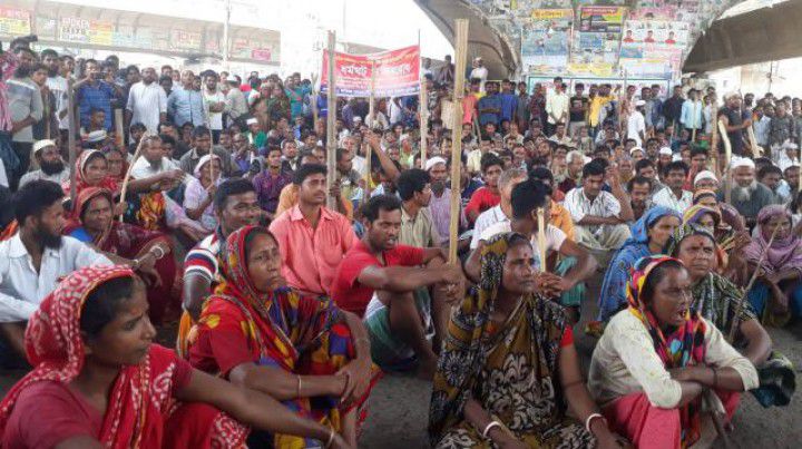 যাত্রাবাড়ীতে পাটকল শ্রমিকদের সড়ক অবরোধ