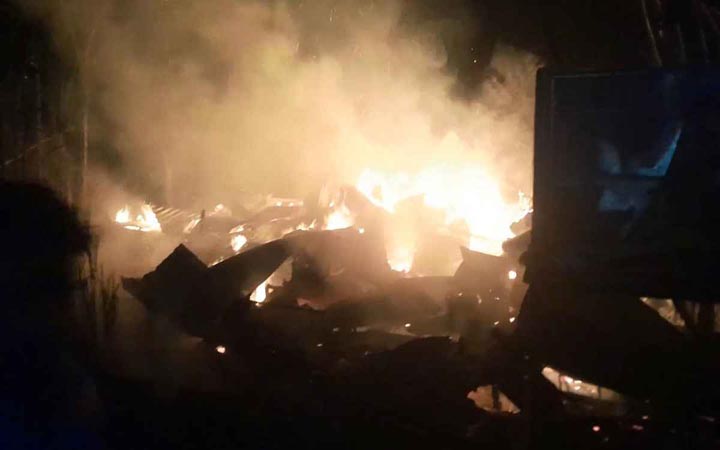 আগুনে রেস্টুরেন্ট পুড়ে ছাই, ১ ঘণ্টার চেষ্টায় নিয়ন্ত্রণে
