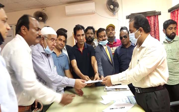 নিত্যপণ্যের দাম উর্দ্ধগতির প্রতিবাদে কুষ্টিয়ায় বিএনপি’র স্মারকলিপি