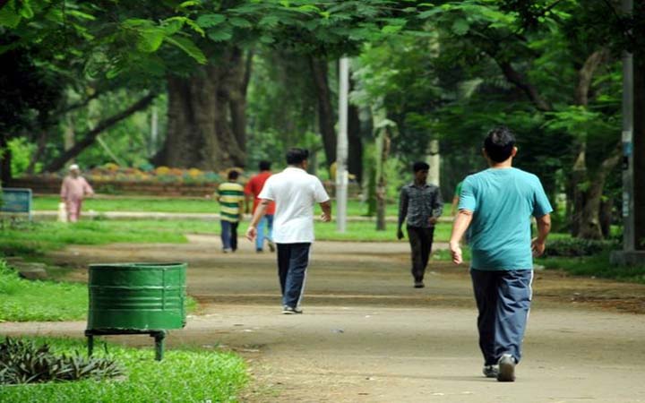 সুস্থ থাকতে চান? হাঁটুন