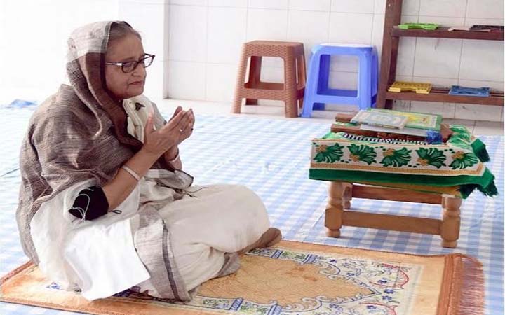 সিলেটে দু’টি মাজার জিয়ারত করেন প্রধানমন্ত্রী