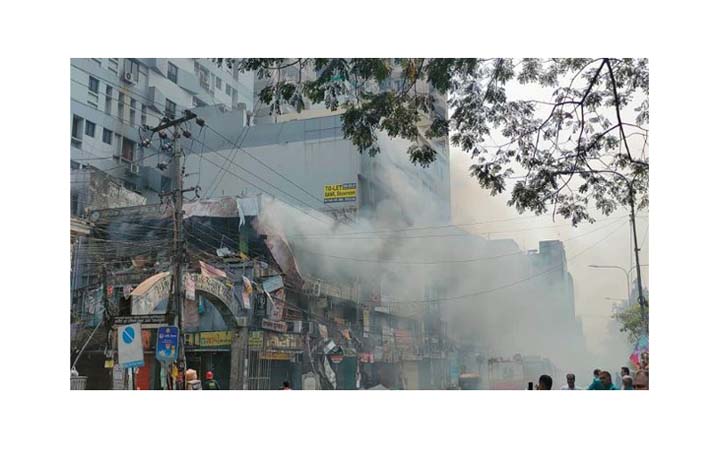 সায়েন্সল্যাব এলাকায় ভবনে বিস্ফোরণ : নিহত ৩