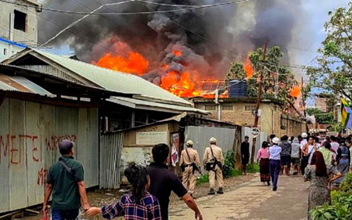 আবারো উত্তপ্ত মণিপুর, জ্বালিয়ে দেয়া হলো ১৫ বাড়ি