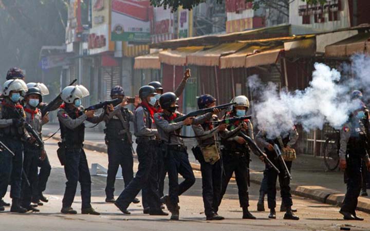 মিয়ানমারে সেনাবিরোধী বিক্ষোভে গুলি, নিহত ১৮