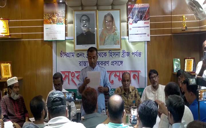 সড়ক প্রশস্থকরনে বাধা সৃষ্টি করার অভিযোগে মেয়রের সংবাদ সম্মেলন