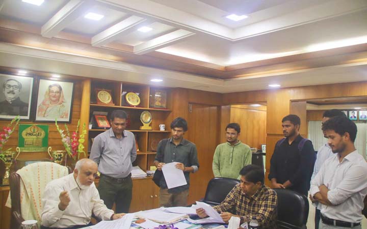 টিএসসিসিতে কক্ষ নেই ইবির সামাজিক সংগঠনগুলোর, বরাদ্দের দাবিতে উপাচার্যকে স্মারকলিপি