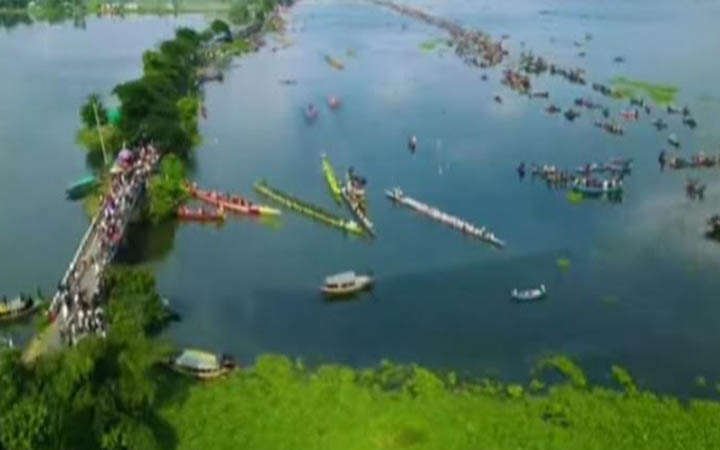 বাসাইলে ঐতিহ্যবাহী নৌকাবাইচ প্রতিযোগিতা