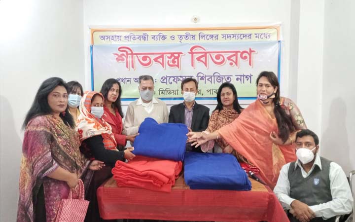 পাবনায় প্রতিবন্ধীসহ সুবিধা বঞ্চিত জনগোষ্ঠীর  মধ্যে কম্বল বিতরণ