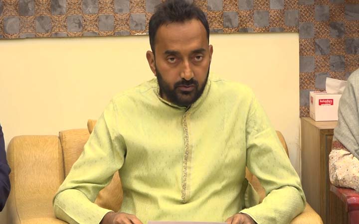 মাহবুবউল আলম হানিফের বিরুদ্ধে স্বতন্ত্র প্রার্থীর সংবাদ সম্মেলন