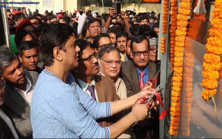 রাষ্ট্রপতির উপহার হিসেবে পাবনা এডওয়ার্ড কলেজের শিক্ষার্থীদের দু’টি বাস হস্তান্তর