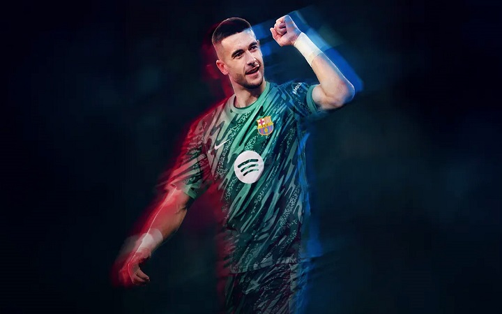 রাইভাল ক্লাব থেকে গোলরক্ষক নিয়ে এলো বার্সেলোনা