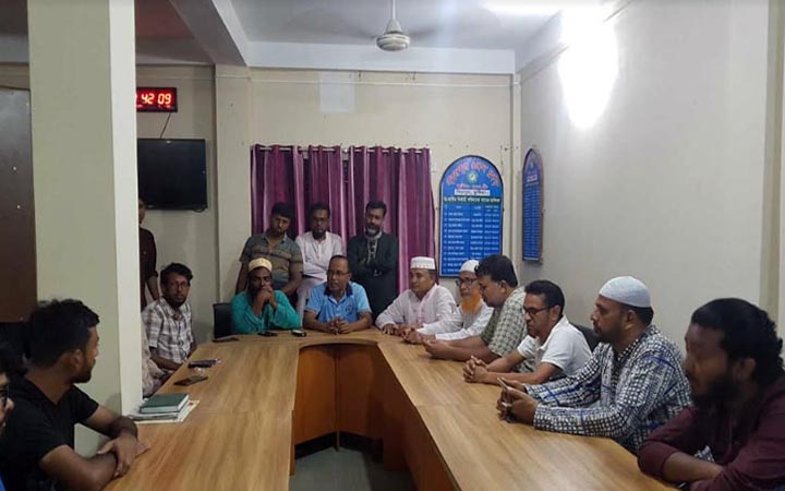 কুষ্টিয়ায় সাংবাদিকদের সাথে বৈষম্য বিরোধী ছাত্র সমাজের মতবিনিময়