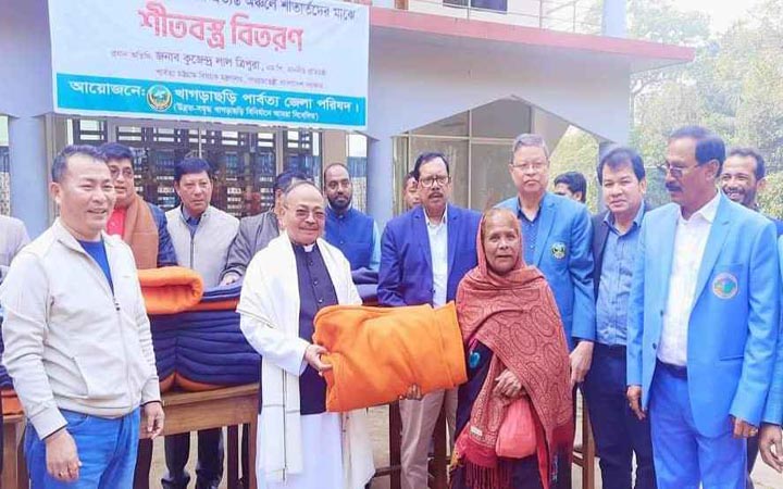 খাগড়াছড়িতে ১০ হাজার পরিবারের মাঝে শীতবস্ত্র বিতরণ