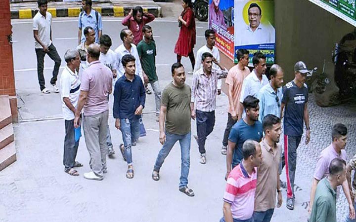 খুলনা প্রেস ক্লাবে সাংবাদিকদের ওপর হামলার প্রতিবাদে বিক্ষোভ কর্মসূচি