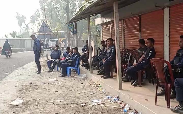 পঞ্চগড়ে গুজব রুখতে কঠোর অবস্থানে প্রশাসন