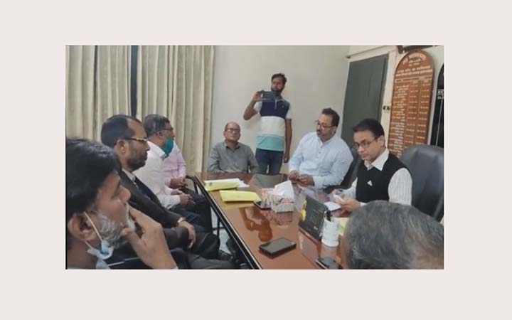 ভাইকে বিজয়ী করতে সরকারি কলেজে শিক্ষকদের সঙ্গে এমপি টুকু পুত্রের বৈঠক !