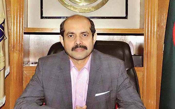 ‘মহামারির মধ্যেই আমরা ডেঙ্গুর চ্যালেঞ্জের মুখে পড়েছি’