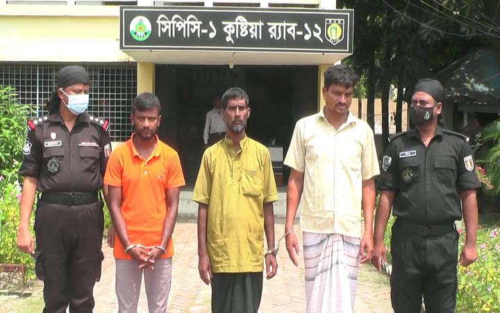 কুষ্টিয়ায় ভূমি অফিসের অফিস সহকারীকে হত্যা মামলার প্রধান আসামীসহ  গ্রেফতার ৩