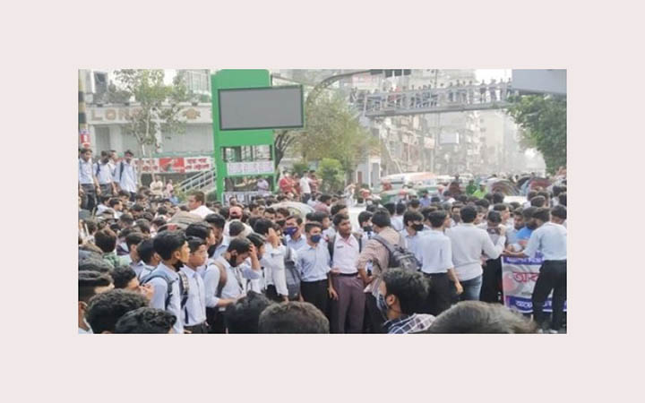 আল্টিমেটাম দিয়ে সড়ক ছাড়লেন শিক্ষার্থীরা