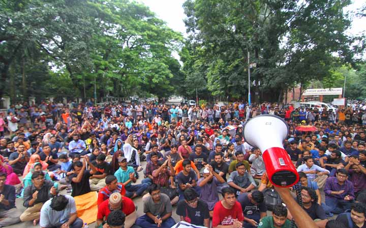 বুয়েটে রাজনীতি নিষিদ্ধের বিপক্ষে ছাত্র সংগঠনগুলো