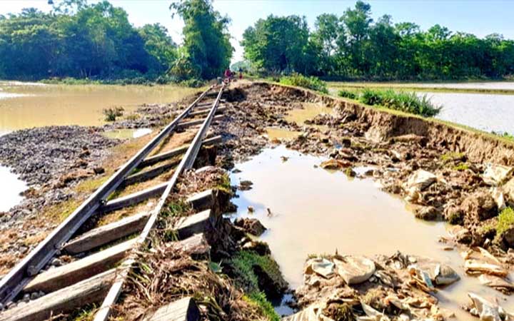 বন্যায় লণ্ডভণ্ড সিলেট-ছাতক রেলপথ