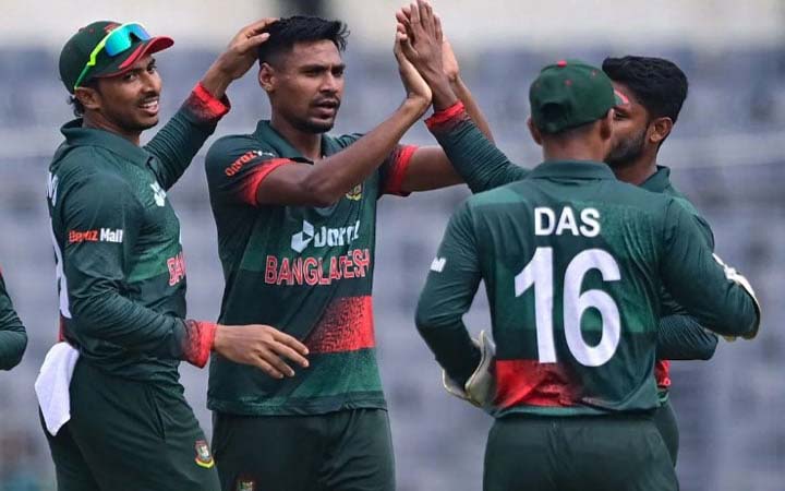 ২৫৪ রানে অলআউট নিউজিল্যান্ড