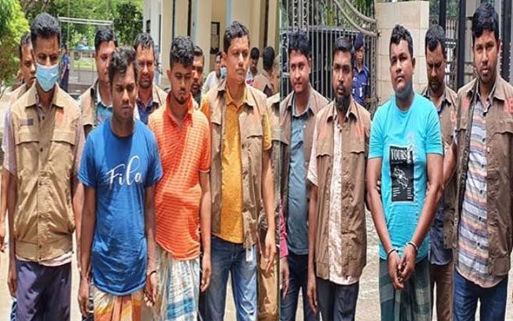 বাসে ডাকাতি ও ধর্ষণ মামলায় তিন আসামির আদালতে স্বীকারোক্তি