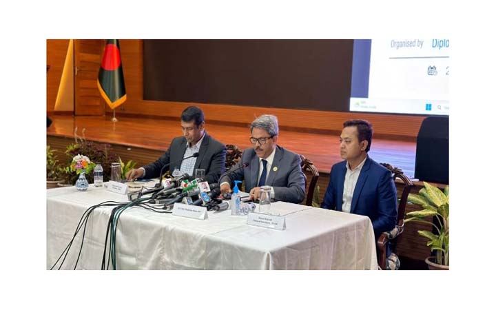 আ'লীগের অভিধানে কোনো চাপ, ভয় নেই : শাহরিয়ার আলম