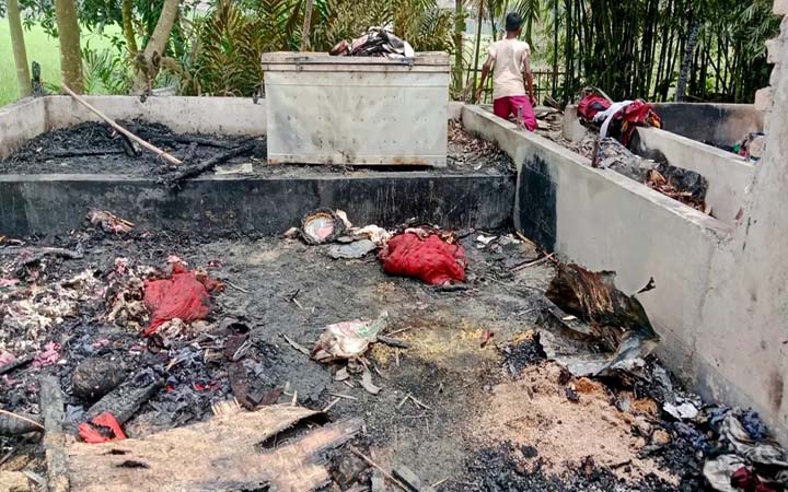 উলিপুরে ৪ গরুসহ বসতবা‌ড়ি আগুনে পুড়ে ছাই